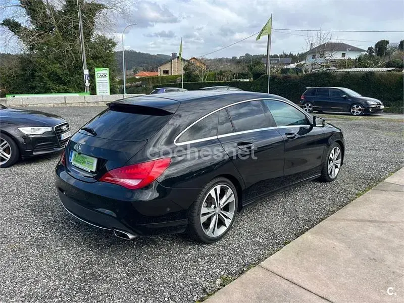 Usado Mercedes CLA200 Shooting Brake Urban 136 CV (100 kW) 2016 Negro Familiar