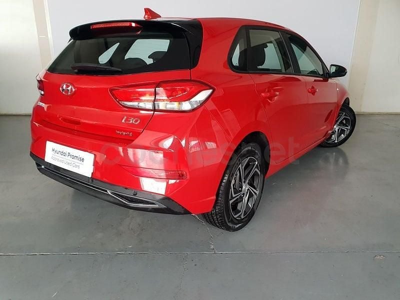 Usado Hyundai i30 120 CV (88 kW) 2024 Rojo Berlina