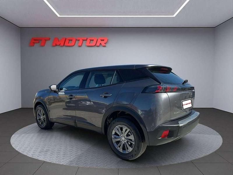 Usado Peugeot 2008 Active 110 CV (80 kW) 2021 Gris / plata SUV