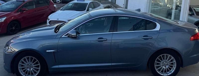 Usado Jaguar XF Sportbrake Premium Luxury 200 CV (147 kW) 2013 Azul Familiar