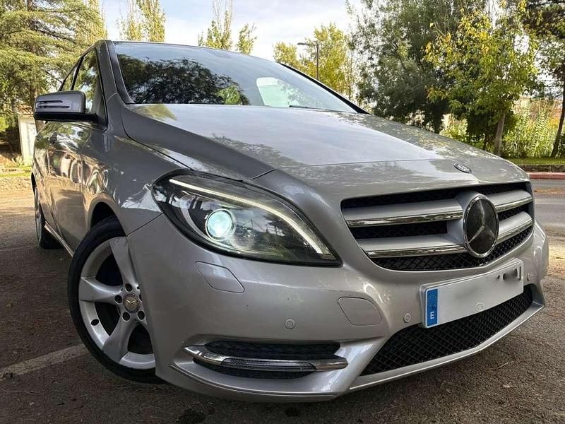 Plateado Usado 2015 Mercedes B200 Sport Edition Monovolumen | 11.900 € (Super precio) - Imagen 1/4