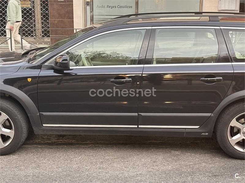 Usado Volvo XC70 Momentum 185 CV (136 kW) 2008 Negro Familiar