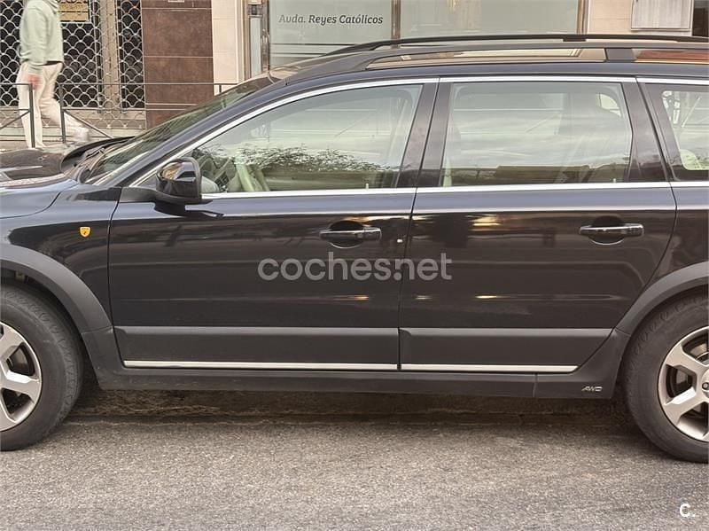 Negro Usado 2008 Volvo XC70 Momentum Familiar | 9000 € - Imagen 1/4