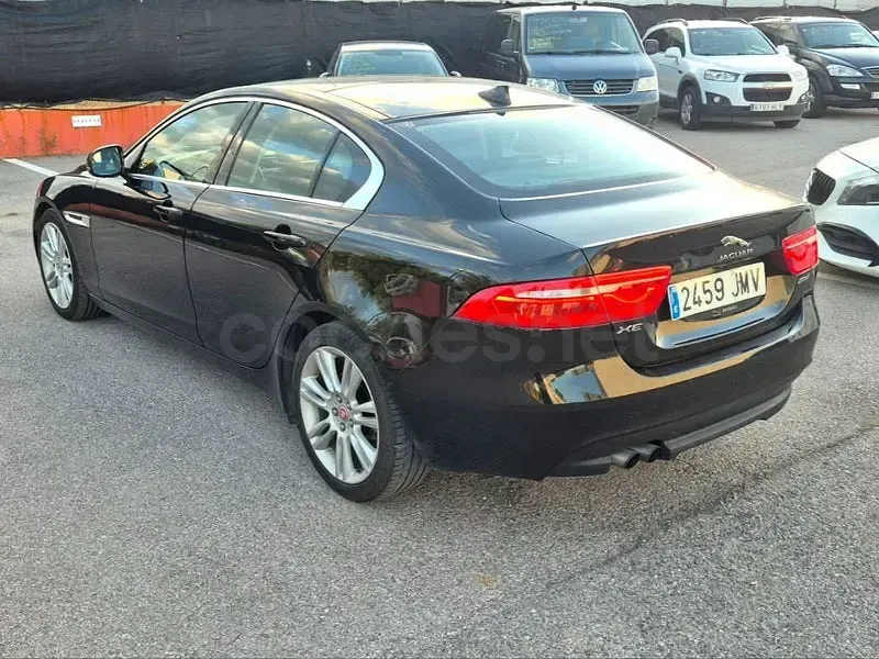Usado Jaguar XE Prestige 180 CV (132 kW) 2016 Negro Berlina