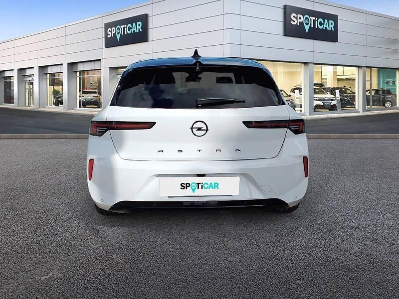 Usado Opel Astra 130 CV (95 kW) 2024 Blanco Berlina