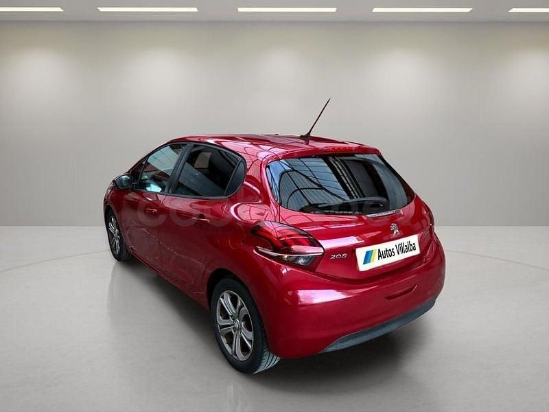 Usado Peugeot 208 Active 100 CV (73 kW) 2016 Granate Utilitario
