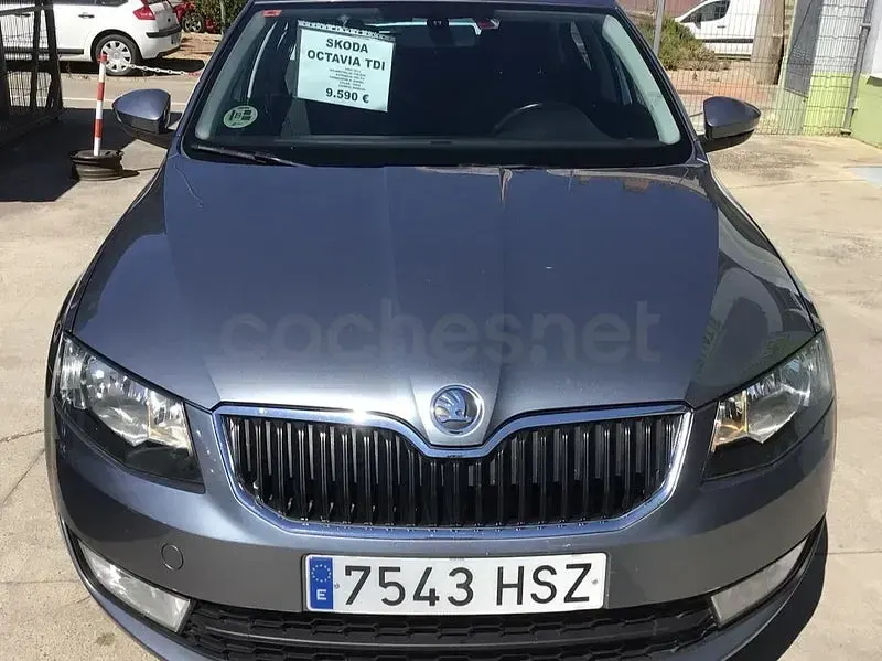 Usado Skoda Octavia Elegance 150 CV (110 kW) 2013 Gris / plata Berlina