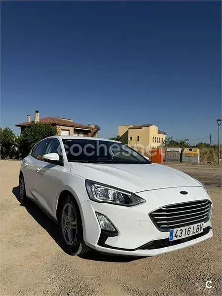 Usado Ford Focus Titanium 120 CV (88 kW) 2019 Blanco Berlina