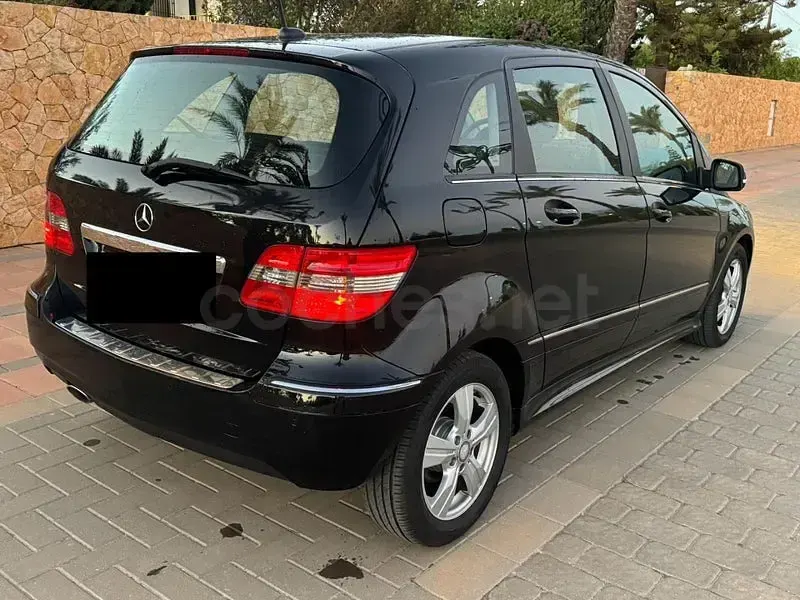 Usado Mercedes B200 136 CV (100 kW) 2011 Negro Utilitario