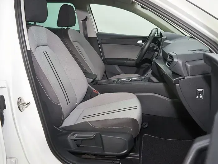 Usado Seat Leon Style 150 CV (110 kW) 2024 Blanco Berlina