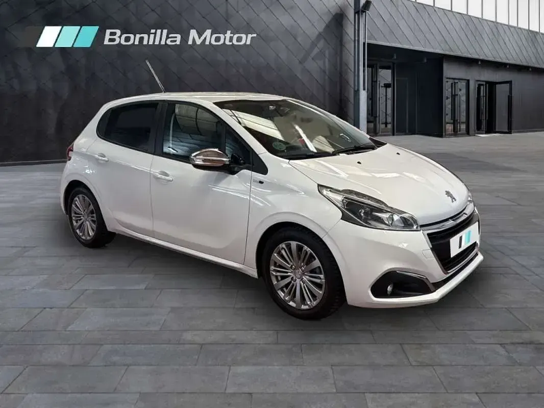 Usado Peugeot 208 Style 101 CV (74 kW) 2016 Blanco Utilitario