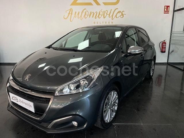 Gris / plata Usado 2015 Peugeot 208 Style Utilitario | 8800 € (Un poco caro) - Imagen 1/4