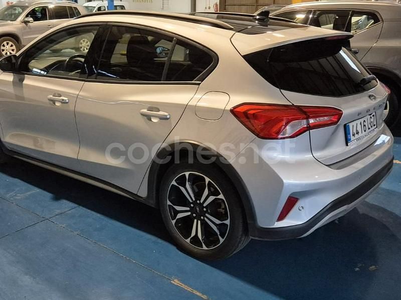 Usado Ford Focus Active 120 CV (88 kW) 2020 Gris / plata Berlina