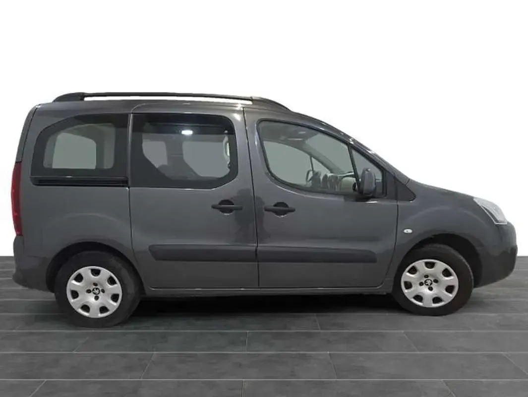Usado Peugeot TePee Access 98 CV (72 kW) 2016 Gris Van