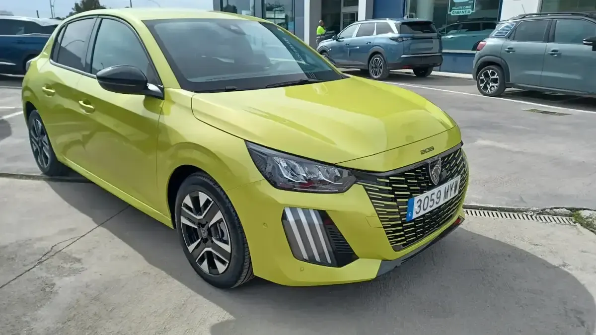 Nuevo Peugeot 208 Allure 100 CV (73 kW) 2025 Amarillo Utilitario