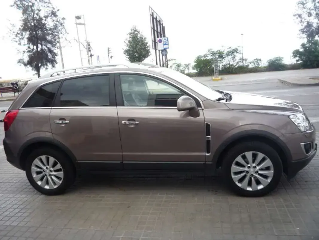 Usado Opel Antara Selective 163 CV (119 kW) 2013 Marrón SUV