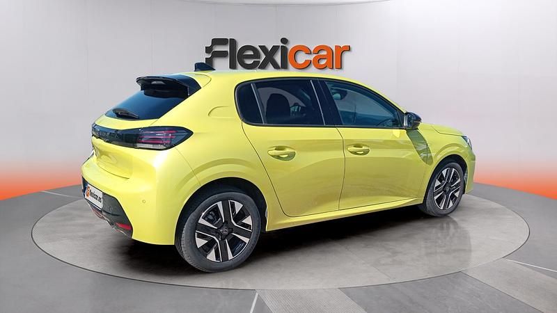 Usado Peugeot 208 Allure 101 CV (74 kW) 2025 Amarillo Utilitario