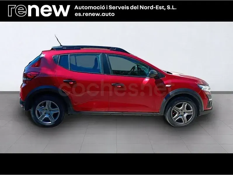 Usado Dacia Sandero Comfort 101 CV (74 kW) 2022 Rojo Berlina