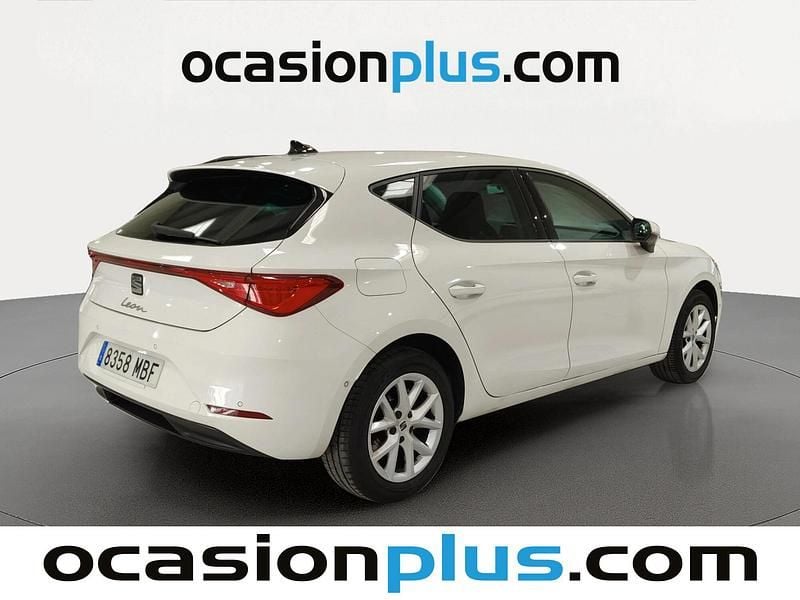 Usado Seat Leon Style 130 CV (95 kW) 2022 Blanco Berlina