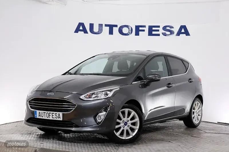 Gris Usado 2019 Ford Fiesta Titanium Utilitario | 12.750 € (Precio justo) - Imagen 1/4