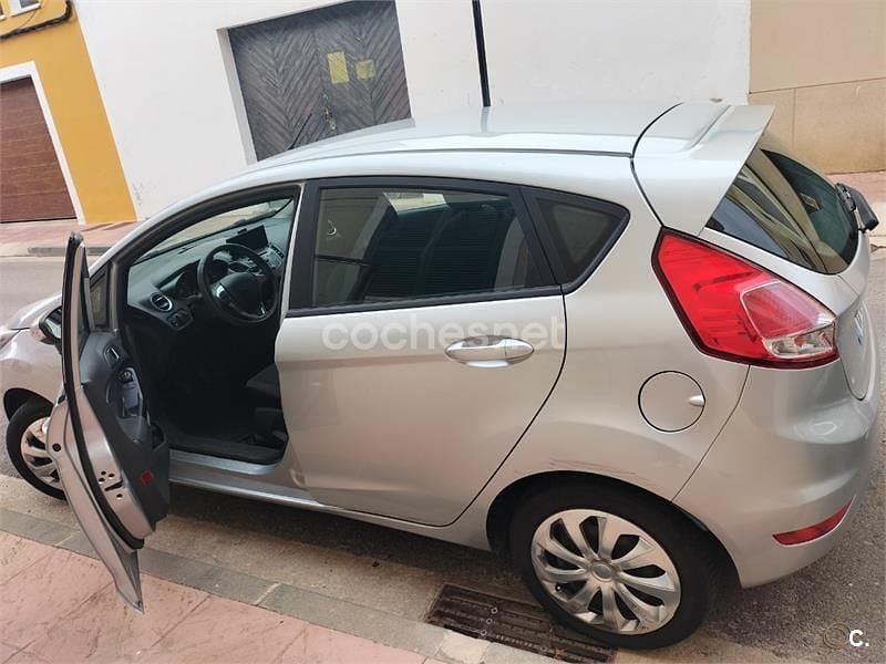 Gris / plata Usado 2014 Ford Fiesta Trend Berlina | 7000 € (Precio justo) - Imagen 1/4