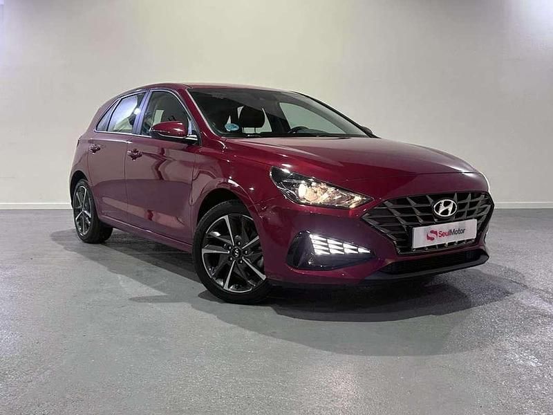 Burdeos Usado 2023 Hyundai i30 Utilitario | 17.400 € (Precio justo) - Imagen 1/4