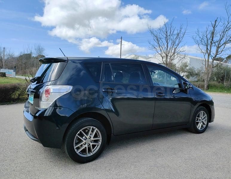 Usado Toyota Verso Advance 112 CV (82 kW) 2015 Gris / plata Monovolumen