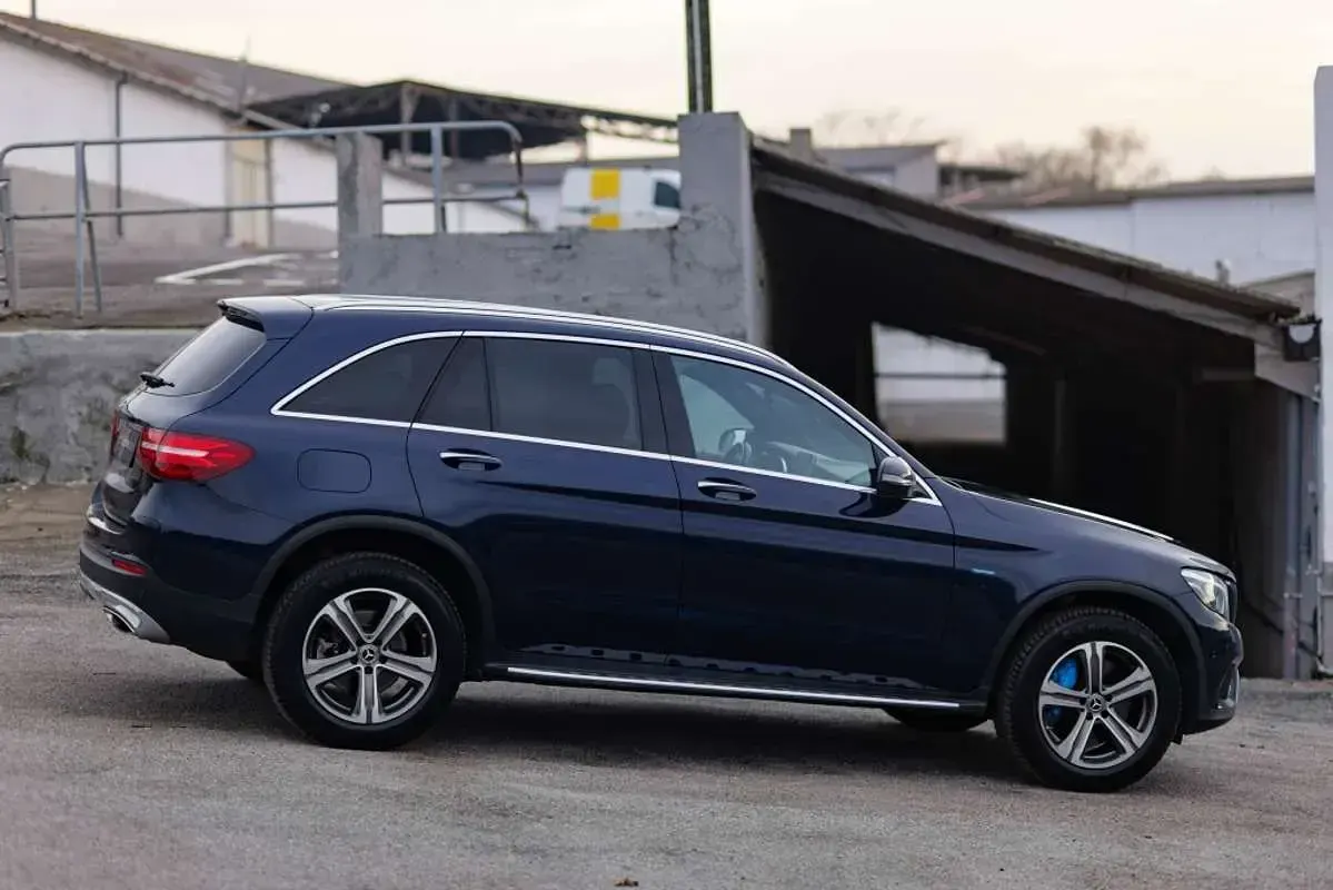 Usado Mercedes GLC350 320 CV (235 kW) 2018 Azul SUV
