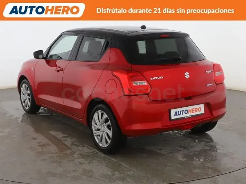 Usado Suzuki Swift 83 CV (61 kW) 2023 Rojo Utilitario