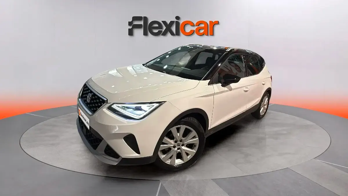 Usado Seat Arona Style Plus 110 CV (80 kW) 2022 Blanco SUV