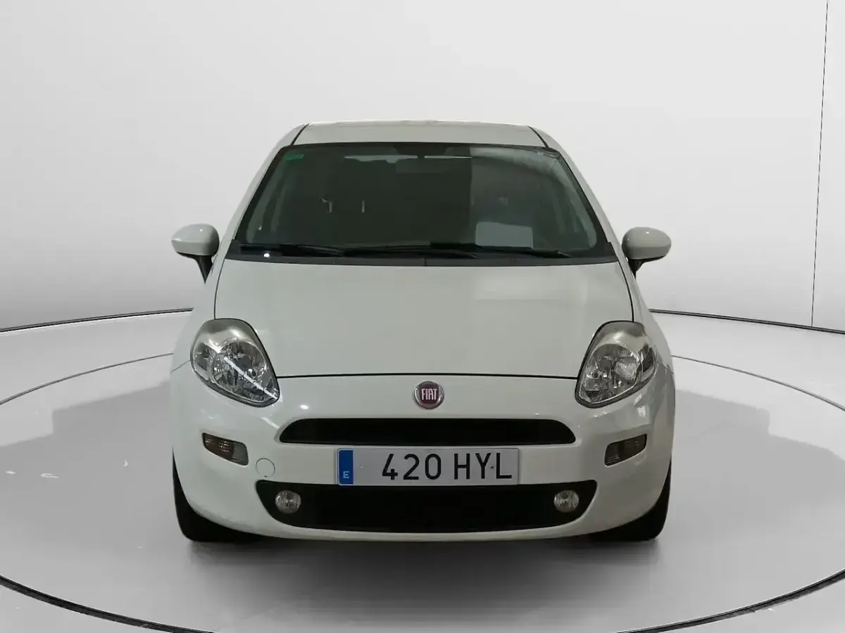 Usado Fiat Punto Pop 75 CV (55 kW) 2014 Blanco Utilitario