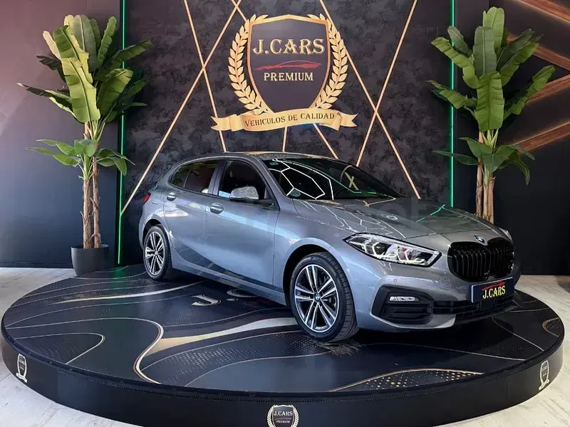 Usado BMW 118 150 CV (110 kW) 2022 Gris / plata Utilitario