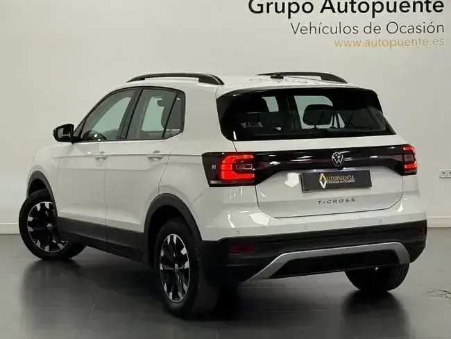 Usado VW T-Cross Advance 110 CV (80 kW) 2021 Negro SUV