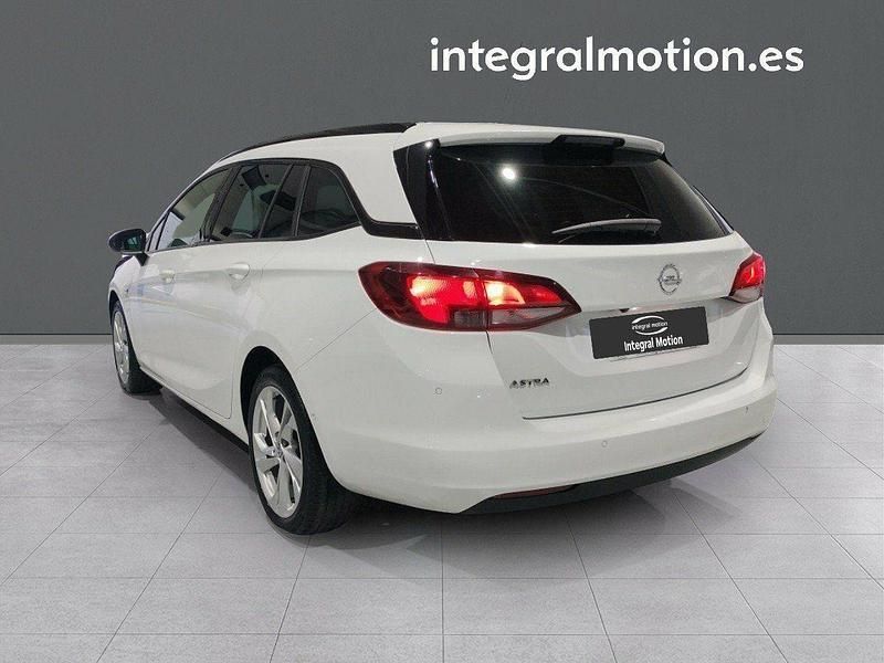 Usado Opel Astra GS Line 105 CV (77 kW) 2021 Blanco Familiar