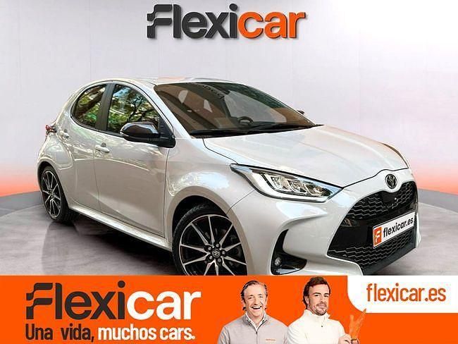 Gris / plata Usado 2023 Toyota Yaris Hybrid Sport Berlina | 23.990 € (Un poco caro) - Imagen 1/4