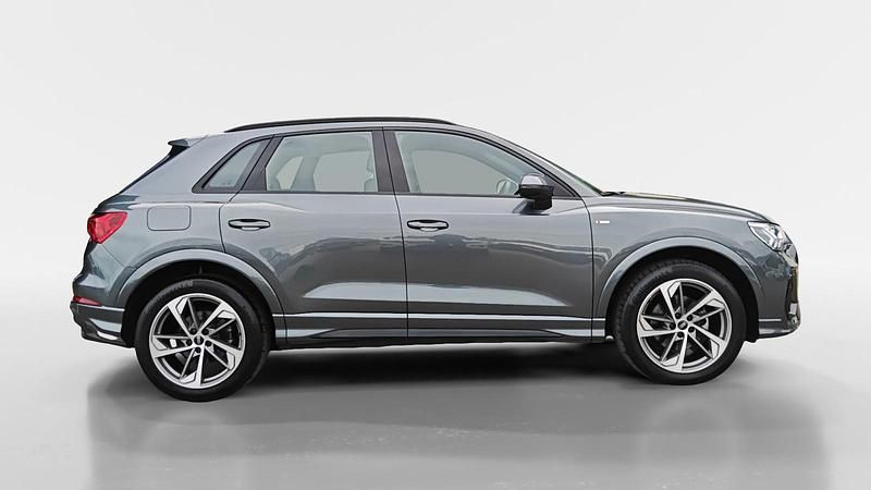 Usado Audi Q3 150 CV (110 kW) 2024 Gris / plata SUV