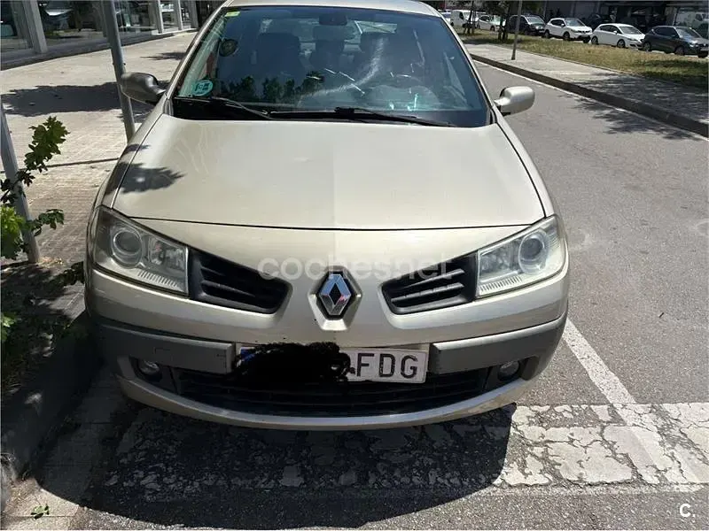 Usado Renault Mégane Dynamique 115 CV (84 kW) 2006 Beige Berlina