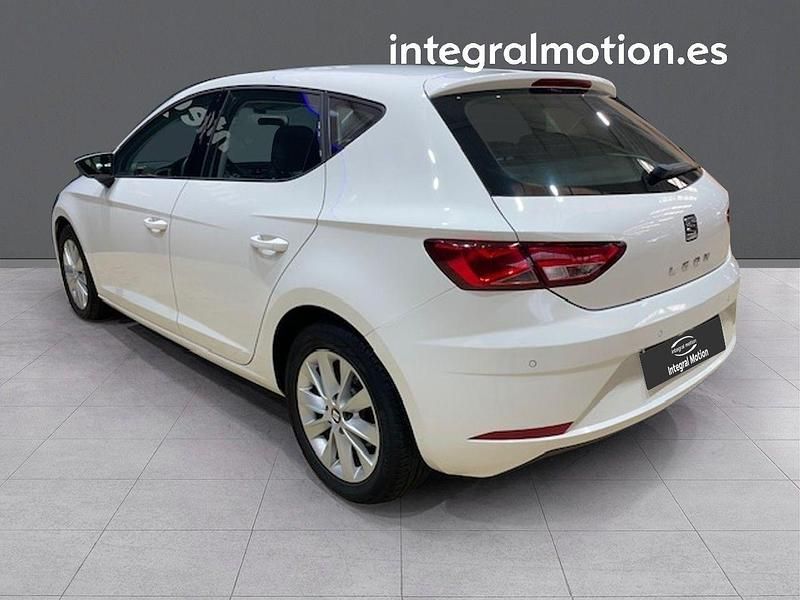 Usado Seat Leon Style 115 CV (84 kW) 2020 Blanco