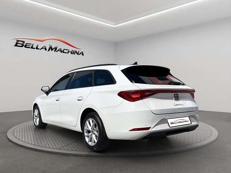 Usado Seat Leon Style 150 CV (110 kW) 2021 Blanco Familiar