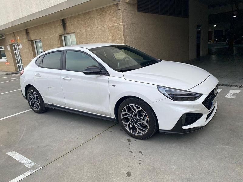 Usado Hyundai i30 N Line 100 CV (73 kW) 2025 Blanco Berlina