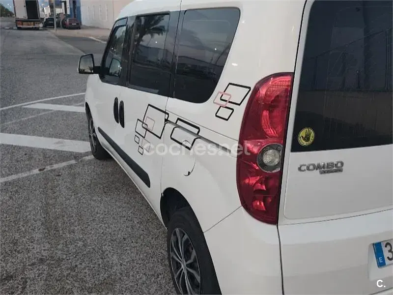 Usado Opel Combo Excellence 90 CV (66 kW) 2013 Blanco Monovolumen