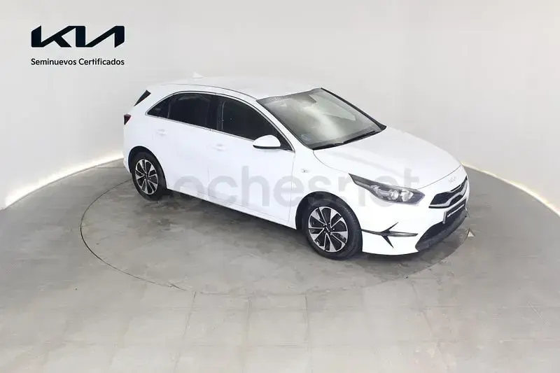 Usado Kia Ceed 100 CV (73 kW) 2025 Blanco Utilitario