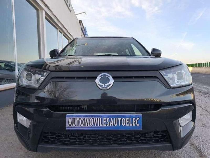 Usado Ssangyong (KGM) Tivoli 116 CV (85 kW) 2016 Negro SUV