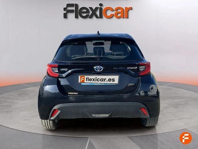 Usado Toyota Yaris Hybrid Active 116 CV (85 kW) 2021 Negro Berlina