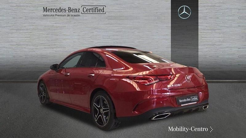 Usado Mercedes CLA200 149 CV (109 kW) 2024 Rojo Utilitario