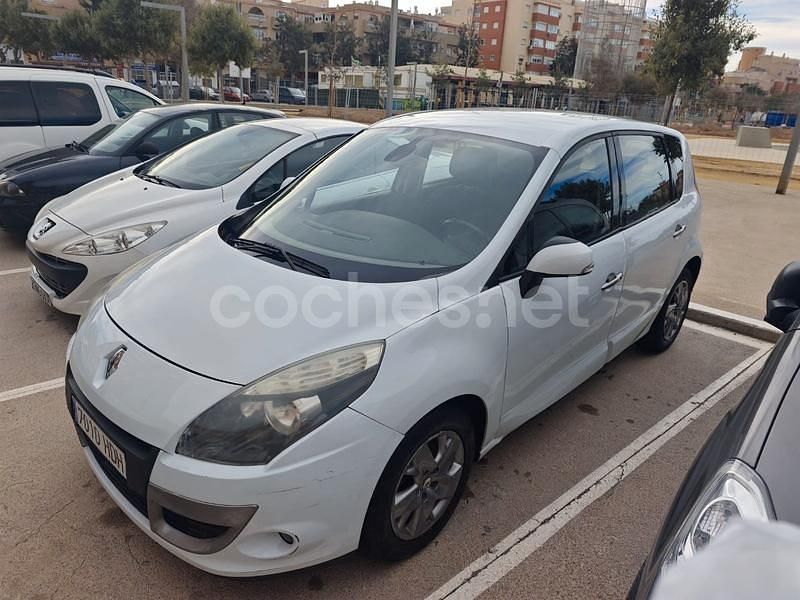 Usado Renault Scénic III Dynamique 110 CV (80 kW) 2011 Blanco Monovolumen