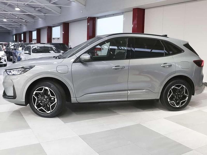 Usado Ford Kuga ST-Line 243 CV (178 kW) 2024 Plateado SUV