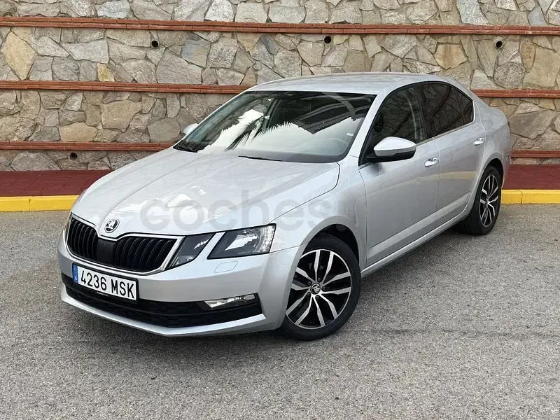Usado Skoda Octavia Style 115 CV (84 kW) 2019 Gris / plata Berlina