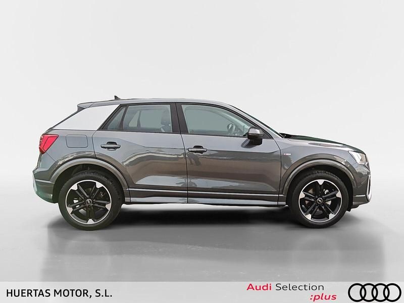 Usado Audi Q2 S-Line 116 CV (85 kW) 2025 Gris / plata SUV