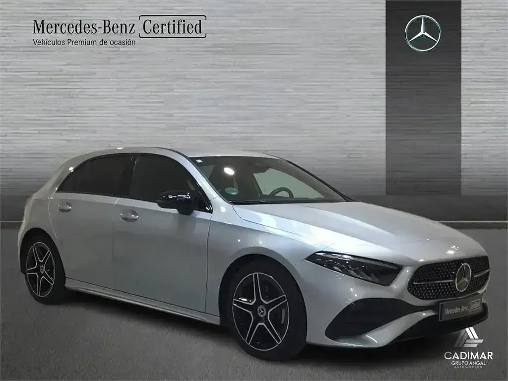Usado Mercedes A200 AMG line 150 CV (110 kW) 2025 Gris Berlina